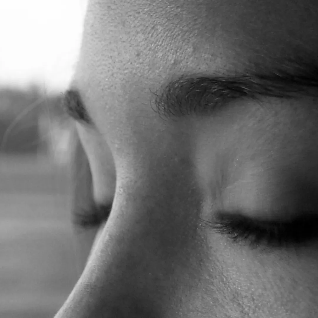 その頭痛、目から来てるかも？