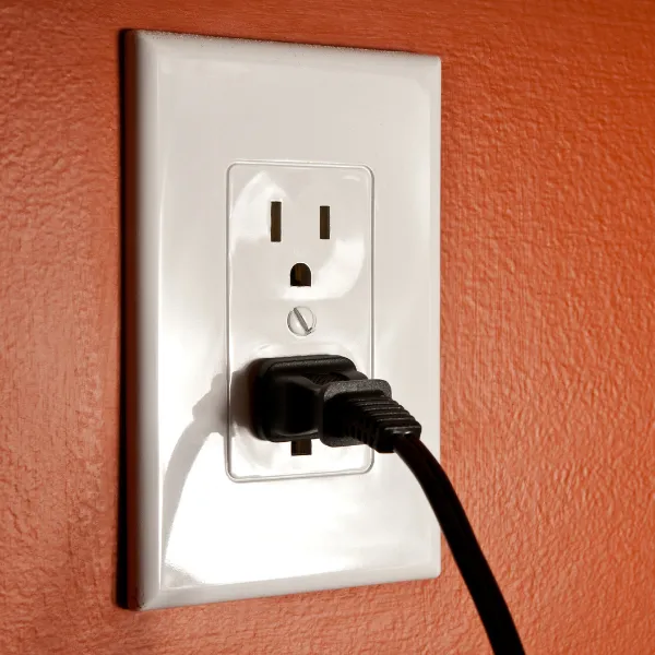 人は困ったとき、何を選ぶのか｜コンセントを10回抜き差しする男